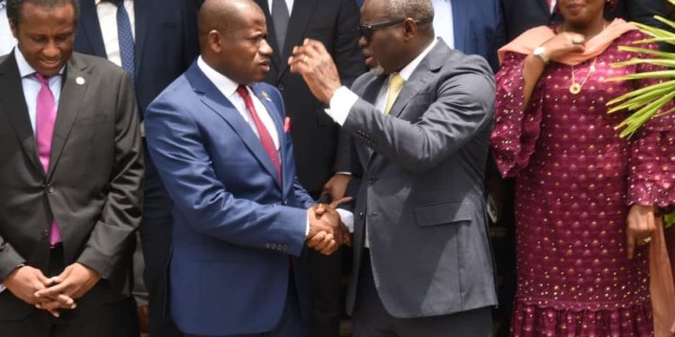 En route pour Washington, le Ministre Mourana Soumah prend une part active à la session de validation du cadrage macroéconomique 2024. Le rebasage du PIB guinéen change la donne et augure de bonnes perspectives pour le pays ! 1 En route pour Washington, le Ministre Mourana Soumah prend une part active à la session de validation du cadrage macroéconomique 2024. Le rebasage du PIB guinéen change la donne et augure de bonnes perspectives pour le pays !