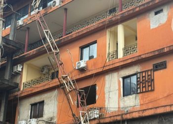 Vent violent à Conakry: le pilonne de Nostalgie s'écroule (Communiqué) 4 Vent violent à Conakry: le pilonne de Nostalgie s’écroule (Communiqué)
