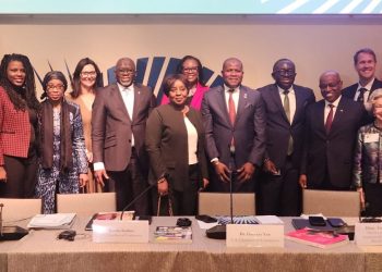 A Washington DC, le Ministre Gouverneur Mourana Soumah et ses collègues membres du Gouvernement défendent, les atouts économiques de la Guinée et le crédit de confiance engrangé par la notation pays, devant les partenaires privés et institutions de Bretton woods. 7 A Washington DC, le Ministre Gouverneur Mourana Soumah et ses collègues membres du Gouvernement défendent, les atouts économiques de la Guinée et le crédit de confiance engrangé par la notation pays, devant les partenaires privés et institutions de Bretton woods.