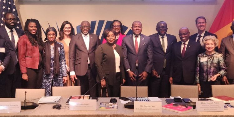 A Washington DC, le Ministre Gouverneur Mourana Soumah et ses collègues membres du Gouvernement défendent, les atouts économiques de la Guinée et le crédit de confiance engrangé par la notation pays, devant les partenaires privés et institutions de Bretton woods. 1 A Washington DC, le Ministre Gouverneur Mourana Soumah et ses collègues membres du Gouvernement défendent, les atouts économiques de la Guinée et le crédit de confiance engrangé par la notation pays, devant les partenaires privés et institutions de Bretton woods.