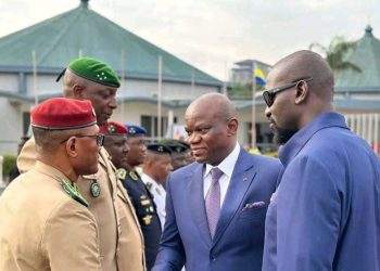 Aéroport Ahmed Sékou Touré: Brice Clotaire accueilli par Mamadi Doumbouya