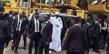 Fin de suspens: Mamadi Doumbouya dépose sa candidature à la Cour Suprême