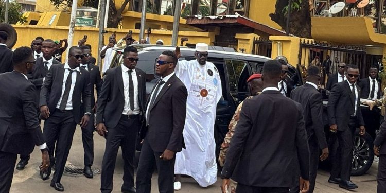 Fin de suspense: Mamadi Doumbouya dépose sa candidature à la Cour Suprême