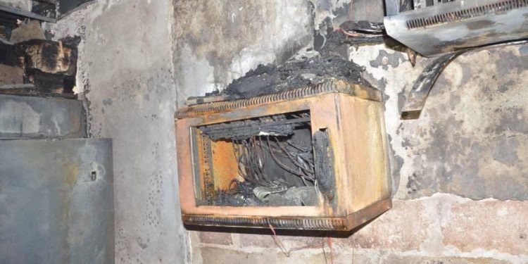 Incendie au ministère de la sécurité, Bachir Diallo rassure : ‘’Il n’y a pas eu de morts, il y a eu juste des dégâts matériels’’ 1 Incendie au ministère de la sécurité, Bachir Diallo rassure : ‘’Il n’y a pas eu de morts, il y a eu juste des dégâts matériels’’