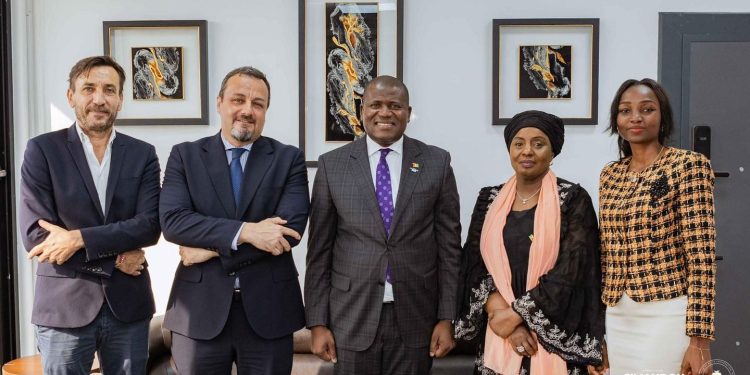 Renforcement des liens bilatéraux : le Ministre Ismaël NABE reçoit l’Ambassadeur d’Italie en Guinée 1 Renforcement des liens bilatéraux : le Ministre Ismaël NABE reçoit l’Ambassadeur d’Italie en Guinée