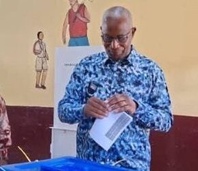 Présidentielle 2025 : Amadou Oury Bah vote à Lambanyi et appelle à la retenue