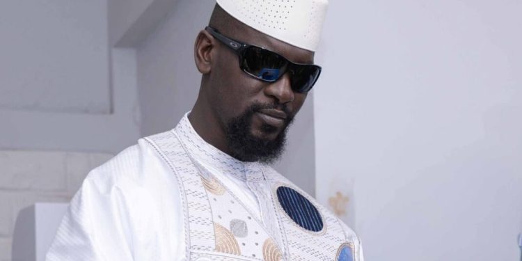Présidentielle 2025 : Mamadi Doumbouya déclaré vainqueur dès le premier tour avec 86,72% (DGE) 1 Présidentielle 2025: le candidat de la GMD vote au centre de santé de Boulbinet en compagnie de son épouse