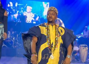 Azaya élève la Guinée au sommet de l’Arena Grand Paris (Par Abdoulaye Sankara)