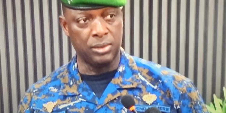 Scrutin présidentiel : le Général Balla Samoura appelle les FDS à maintenir le niveau de présence et de vigilance élevé 1 Scrutin présidentiel : le Général Balla Samoura appelle les FDS à maintenir le niveau de présence et de vigilance élevé