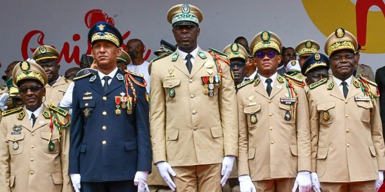 Décret: plusieurs cadres de l'armée, de la police et de la gendarmerie nommés 1 Décret: plusieurs cadres de l’armée, de la police et de la gendarmerie nommés