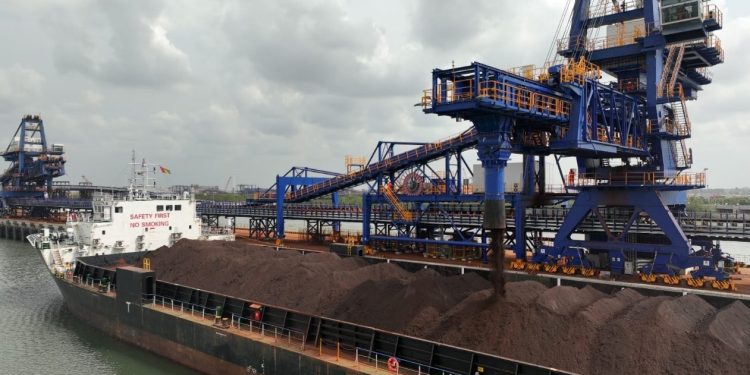 Le Premier navire de minerai du fer de Simandou a quitté la Guinée 1 Le Premier navire de minerai du fer de Simandou a quitté la Guinée