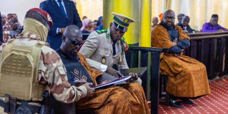 le Président de la République Son Excellence Mamadi DOUMBOUYA dépose sa déclaration de biens à la Cour suprême 1 le Président de la République Son Excellence Mamadi DOUMBOUYA dépose sa déclaration de biens à la Cour suprême