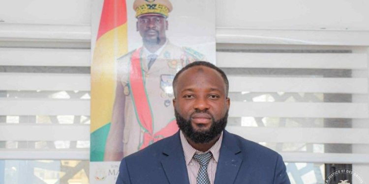 Gouvernance, réformes et perspectives : la Guinée à l’épreuve de la refondation sous l’ère du premier Président de la Ve République. 1 Gouvernance, réformes et perspectives : la Guinée à l’épreuve de la refondation sous l’ère du premier Président de la Ve République.