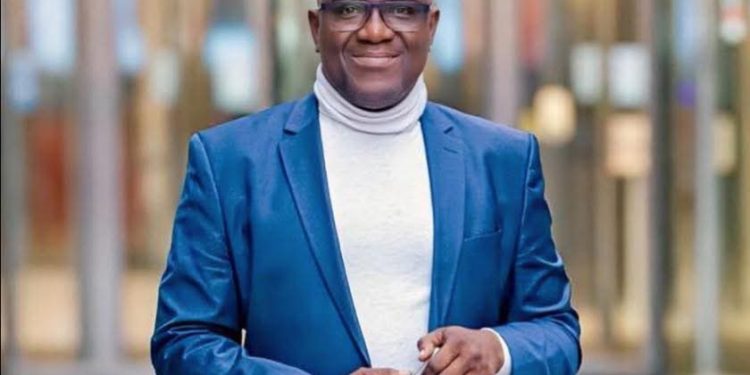 Nouvel An : les voeux de Lamine Guirassy à ses inconditionnels auditeurs et téléspectateurs 1 Nouvel An : les voeux de Lamine Guirassy à ses inconditionnels auditeurs et téléspectateurs