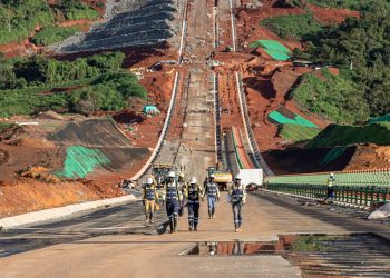 Simandou bascule davantage sous contrôle chinois : La Chine consolide son emprise sur l’un des plus grands gisements de fer non exploités au monde.