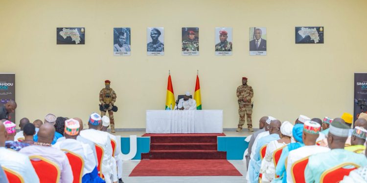 Dialogue État – Secteur privé : le Président de la République Son Excellent Mamadi DOUMBOUYA rassure et fixe le cap économique 1 Dialogue État – Secteur privé : le Président de la République Son Excellent Mamadi DOUMBOUYA rassure et fixe le cap économique