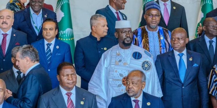Addis-Abeba – 39ᵉ Sommet de l’Union Africaine : le Président de la République Son Excellence Mamadi DOUMBOUYA porte la voix de la Guinée. 1 Addis-Abeba – 39ᵉ Sommet de l’Union Africaine : le Président de la République Son Excellence Mamadi DOUMBOUYA porte la voix de la Guinée.