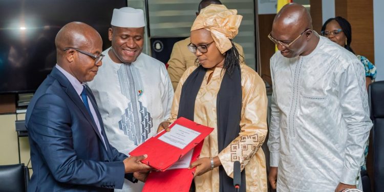 Interconnexion 225KV Guinée-Mali : la Guinée obtient un financement additionnel pour accélérer l’accès à l’électricité 1 Interconnexion 225KV Guinée-Mali : la Guinée obtient un financement additionnel pour accélérer l’accès à l’électricité
