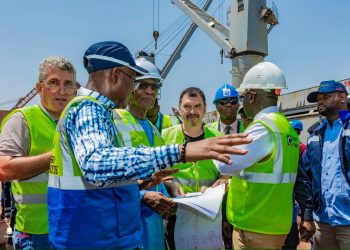 « Je repars avec le sentiment qu&rsquo;il y a beaucoup de choses qui sont en train d&rsquo;être fait »: Le PM en visite au port de Conakry