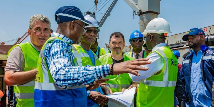 "Je repars avec le sentiment qu'il y a beaucoup de choses qui sont en train d'être fait": Le PM en visite au port de Conakry 1 « Je repars avec le sentiment qu’il y a beaucoup de choses qui sont en train d’être fait »: Le PM en visite au port de Conakry