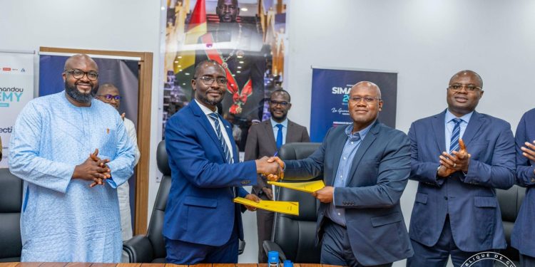 Simandou Academy : Le Président du Comité Stratégique de Simandou, Ministre Directeur de Cabinet de la Présidence, Djiba Diakité préside la signature d’un partenariat stratégique entre le SNABE et la SOGEB pour renforcer le capital humain 1 Simandou Academy : Le Président du Comité Stratégique de Simandou, Ministre Directeur de Cabinet de la Présidence, Djiba Diakité préside la signature d’un partenariat stratégique entre le SNABE et la SOGEB pour renforcer le capital humain