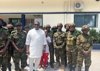 Le Ministre des Affaires étrangères et de la Coopération internationale de Sierra Léone conclut avec succès un engagement diplomatique à Conakry : les 16 militaires et policiers libérés