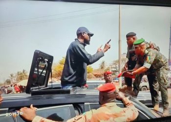 Urgent: le chef de l&rsquo;Etat met en route, le dernier contingent de soldats pour la défense du territoire national. « Moi, Mamadi Doumbouya, je mets le peuple de Guinée en confiance qu’aucune portion de la terre laissée par nos ancêtres ne sera conquise par qui que ce soit »
