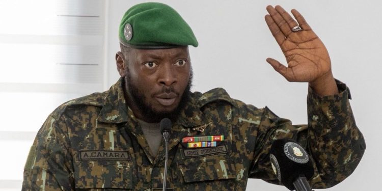 Acte d’engagement sur l’honneur signé par des cadres civils et militaires devant le Président de la République 1 Acte d’engagement sur l’honneur signé par des cadres civils et militaires devant le Président de la République