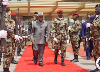 Le président Boakai a quitté le Libéria pour une réunion régionale de haut niveau à Conakry