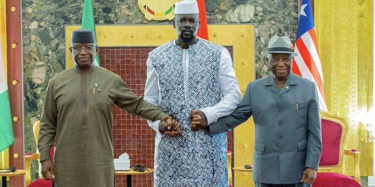 Palais Mohammed V : le Chef de l’État S.E Mamadi DOUMBOUYA préside le Sommet tripartite consacré au différend frontalier entre la Guinée, la Sierra Leone et le Liberia, en présence de la Côte d’Ivoire en qualité de pays témoin 1 Palais Mohammed V : le Chef de l’État S.E Mamadi DOUMBOUYA préside le Sommet tripartite consacré au différend frontalier entre la Guinée, la Sierra Leone et le Liberia, en présence de la Côte d’Ivoire en qualité de pays témoin