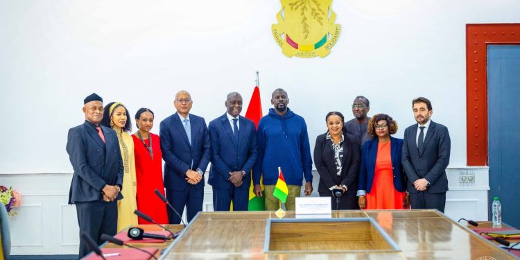 Mise en œuvre du Programme Simandou 2040 : le Président de la République S.E Mamadi DOUMBOUYA 1 Mise en œuvre du Programme Simandou 2040 : le Président de la République S.E Mamadi DOUMBOUYA