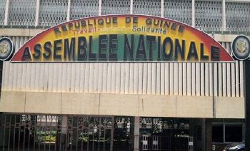 Dans le feu de la menace d&rsquo;un sit-in, le CNT publie le Statut Particulier de l&rsquo;administration parlementaire