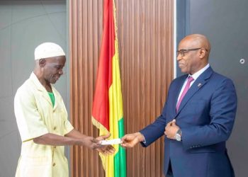 Echangeur de Bambeto : le ministère des infrastructures remet des chèques d&rsquo;indemnisation au dernier lot des impactés du projet