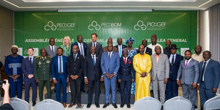 Abidjan: La Guinée au cœur de la gouvernance frontalière régionale avec le secrétaire Exécutif de la Commission Nationale de Frontières 1 Abidjan: La Guinée au cœur de la gouvernance frontalière régionale avec le secrétaire Exécutif de la Commission Nationale de Frontières