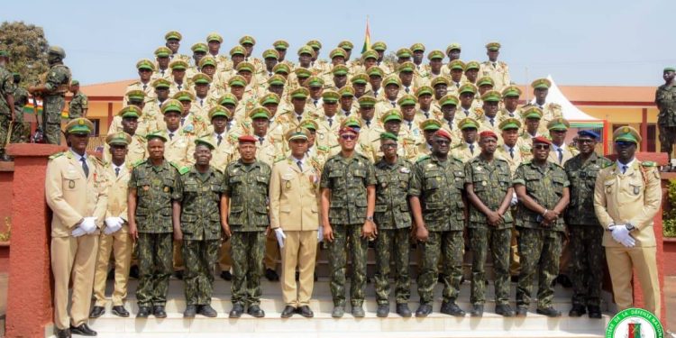 Armée: Elévation au grade Colonel à titre exceptionnel du commandant du GFIR (décret) 1 Armée: Elévation au grade Colonel à titre exceptionnel du commandant du GFIR (décret)