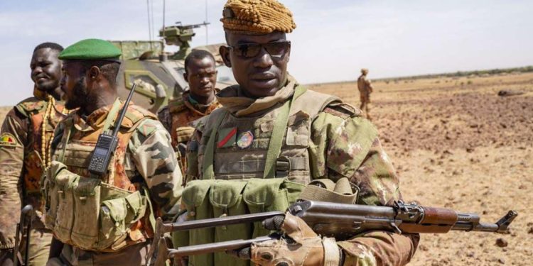 Mali : la population encore la peur au ventre après la mort du ministre de la défense. Deux jours de deuil déclarés 1 Mali : la population encore la peur au ventre après la mort du ministre de la défense. Deux jours de deuil déclarés