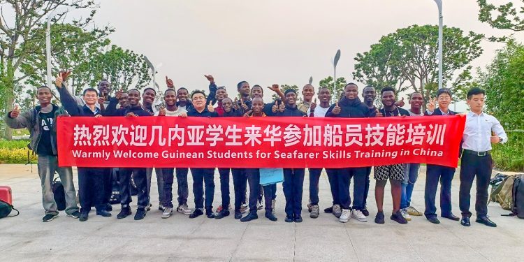Les premiers stagiaires marins guinéens de SimFer partent pour la Chine 1 Les premiers stagiaires marins guinéens de SimFer partent pour la Chine