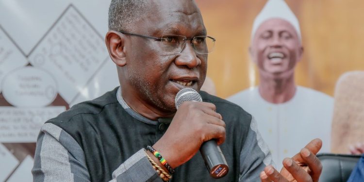 Ahmed Kanté participe à la dédicace de l’ouvrage « Wakara Gan – Les deux tablettes sacrées » 1 Ahmed Kanté participe à la dédicace de l’ouvrage « Wakara Gan – Les deux tablettes sacrées »