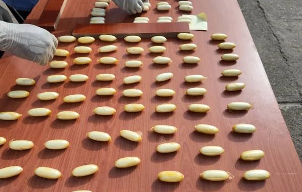 Trafic de cocaïne : deux individus interpellés à l’aéroport AST avec 145 boules 1 Trafic de cocaïne : deux individus interpellés à l’aéroport AST avec 145 boules