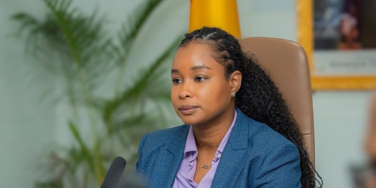 La fabrication, l’importation, la commercialisation et l’utilisation des emballages et objets en plastique à usage unique: la ministre Djami Diallo veut aller à l'application du décret 1 La fabrication, l’importation, la commercialisation et l’utilisation des emballages et objets en plastique à usage unique: la ministre Djami Diallo veut aller à l’application du décret
