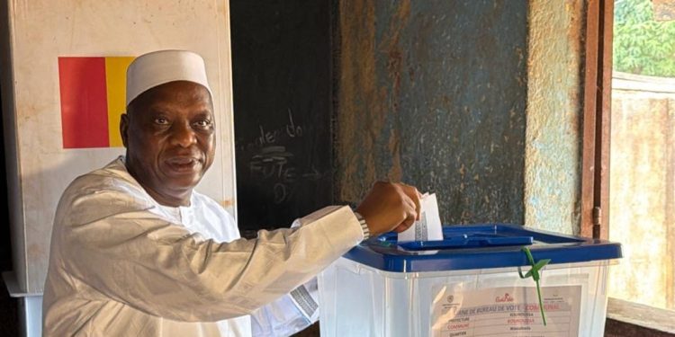 Double scrutin : Depuis Kouroussa, Dr Morissanda Kouyaté révèle que l'ensemble des élections a été financé par la Guinée 1 Double scrutin : Depuis Kouroussa, Dr Morissanda Kouyaté révèle que l’ensemble des élections a été financé par la Guinée