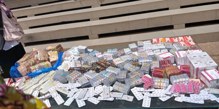 Trafic de produits illicites : les services spéciaux saisissent une importante quantité de Tramadol et du Diazépam à Madina 1 Trafic de produits illicites : les services spéciaux saisissent une importante quantité de Tramadol et du Diazépam à Madina