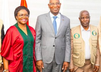 Triple vote en Guinée: les missions d'observation de la CEDEAO, l'UA et l'OIF se félicitent du "calme et de la discipline" 5 Triple vote en Guinée: les missions d’observation de la CEDEAO, l’UA et l’OIF se félicitent du « calme et de la discipline »