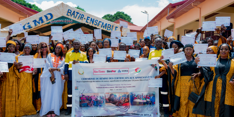 SimFer lance des projets de développement communautaire local et célèbre la remise des diplômes de 120 femmes à Beyla 1 SimFer lance des projets de développement communautaire local et célèbre la remise des diplômes de 120 femmes à Beyla