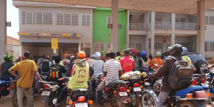 Labé : des difficultés d’approvisionnement en carburant signalées dans plusieurs stations.