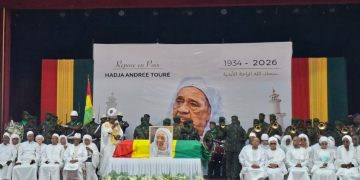 Hommages à feue Hadja Andrée Touré : la Guinée l&rsquo;élève à la dignité de Grand-Croix de l&rsquo;ordre national du Colatier à titre posthume