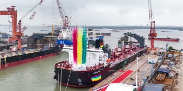 SimFer célèbre le baptême de son premier navire de transbordement 10 SimFer célèbre le baptême de son premier navire de transbordement