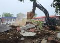 Reconstruction de la Maison Centrale de Coronthie : les machines entrent en action pour la démolition