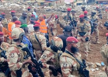 Eboulement meurtrier à la décharge de Dar es-Salam : le Président Doumbouya visite le site et apporte son soutien aux sinistrés 7 Eboulement meurtrier à la décharge de Dar es-Salam : le Président Doumbouya visite le site et apporte son soutien aux sinistrés