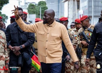 Décret : le Président de la République élève deux officiers au grade de Général de Division et deux autres au grade de Général de Brigade 3 Décret : le Président de la République élève deux officiers au grade de Général de Division et deux autres au grade de Général de Brigade